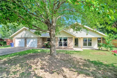 804 Prairie Oaks Dr, Prairie Grove, AR 72753