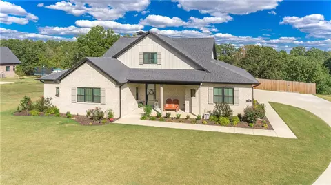 2746 N Adams Rd, Fayetteville, AR 72704