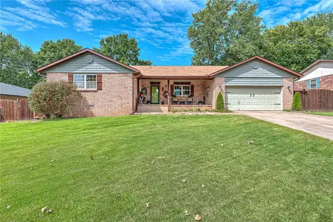 110 San Jose Dr, Springdale, AR 72764