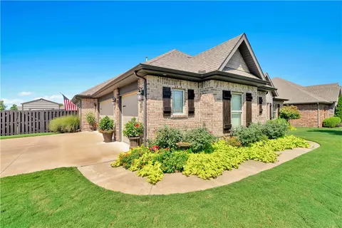 5718 60th Pl, Rogers, AR 72758