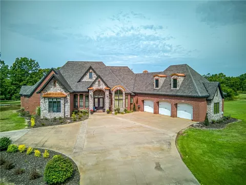 960 Governors Rd, Huntsville, AR 72740