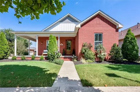 1880 N Best Friend Ln, Fayetteville, AR 72704