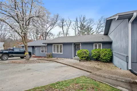 2 Mellor Ct, Bella Vista, AR 72715