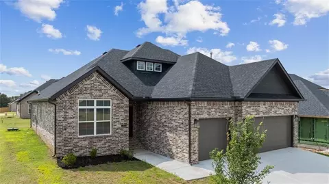 405 Casella St, Tontitown, AR 72762
