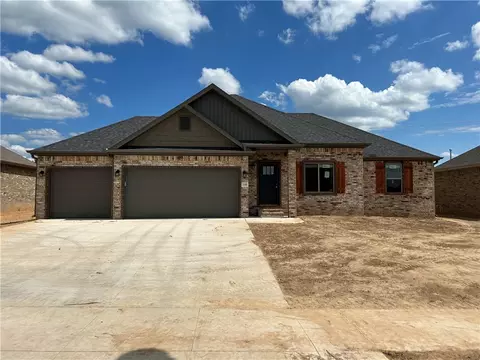 2104 Dobbs St, Pea Ridge, AR 72751