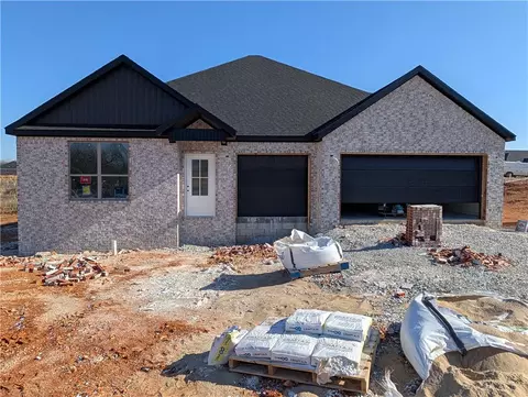 4915 Cowboy St, Springdale, AR 72762