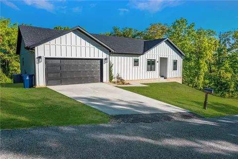 7 Hamilton Dr, Bella Vista, AR 72715