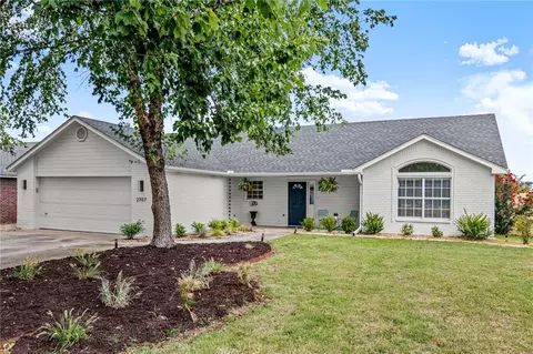2707 Pleasant View Ln, Bentonville, AR 72712