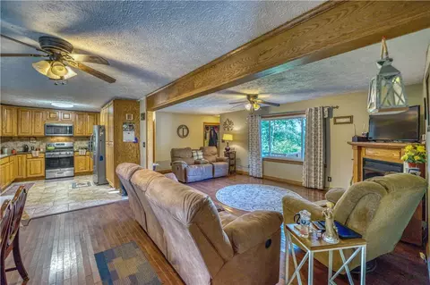 623 Walnut St, Harrison, AR 72601 photo 2