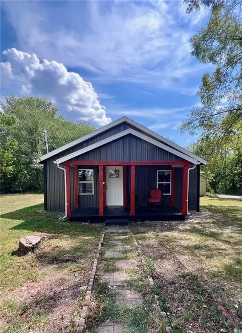 701 Cherry St, Berryville, AR 72616