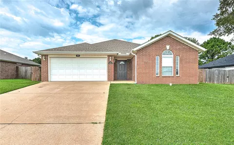 441 Firewood Dr, Centerton, AR 72719