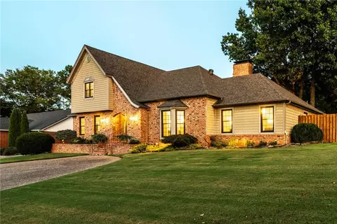 304 Emerald Point Dr, Springdale, AR 72764 photo 2