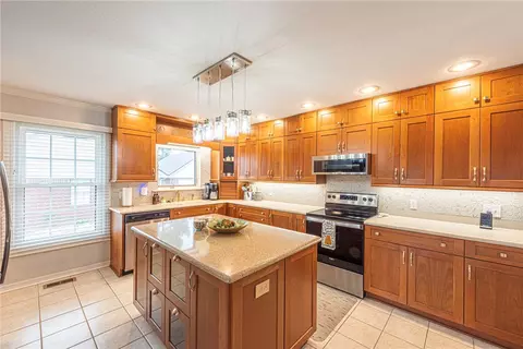 304 Emerald Point Dr, Springdale, AR 72764 photo 10