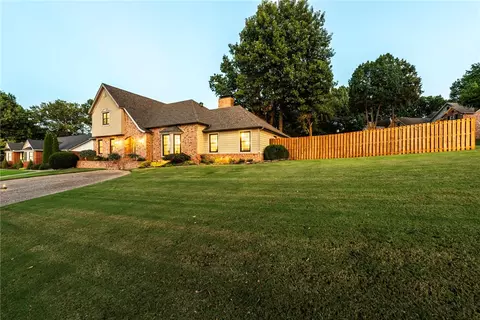 304 Emerald Point Dr, Springdale, AR 72764 photo 3