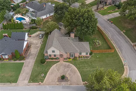304 Emerald Point Dr, Springdale, AR 72764 photo 4