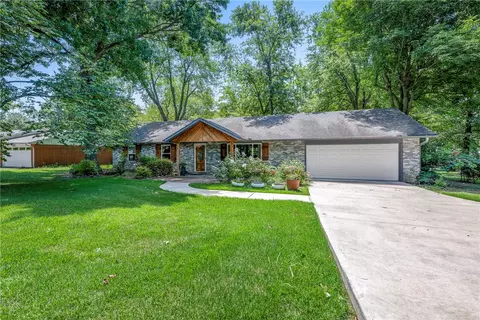 99 Midland Ave, Springdale, AR 72764