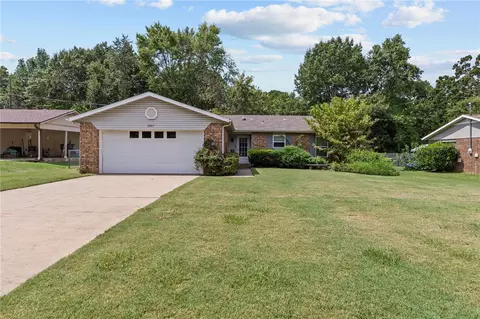 2887 N Susan Carol Ln, Fayetteville, AR 72703