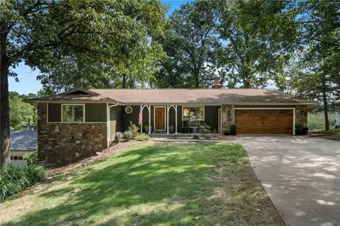 10 Bromwich Ln, Bella Vista, AR 72715