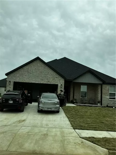 661 Abigail St, Centerton, AR 72719
