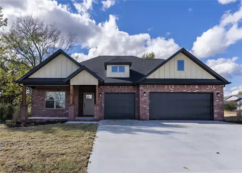 2706 Cortney Cir, Siloam Springs, AR 72761