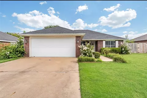 860 Honeysuckle Dr, Centerton, AR 72719