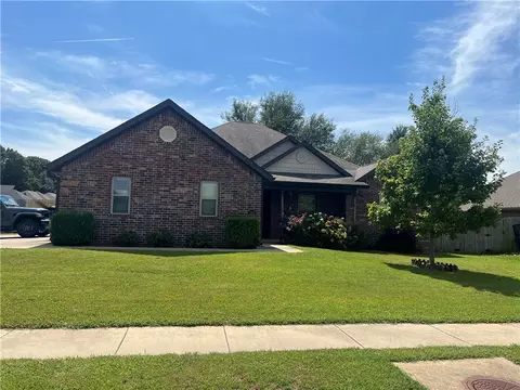 1301 Robins St, Pea Ridge, AR 72751
