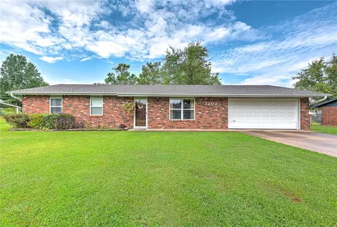 1202 Lockheed St, Bentonville, AR 72712
