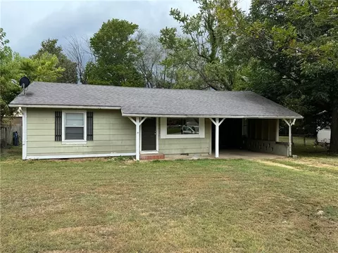 918 S Elm St, Siloam Springs, AR 72761