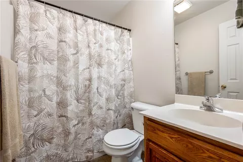 Bath - 820 Michael St, Centerton, AR 72719 photo 2 of 3