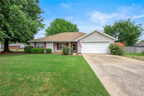 820 Michael St, Centerton, AR 72719