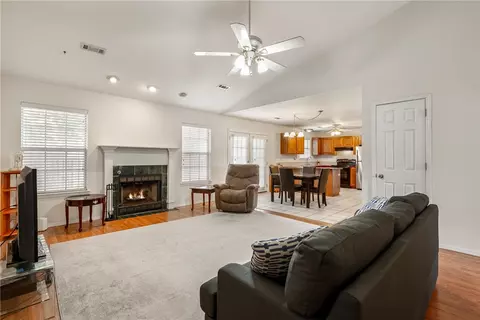 Living - 820 Michael St, Centerton, AR 72719 photo 2 of 4