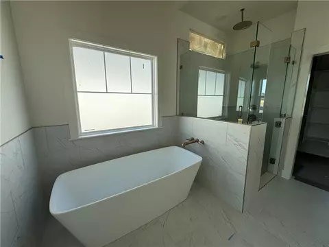 Bath - 304 Estella St, Lowell, AR 72745 photo 2 of 7
