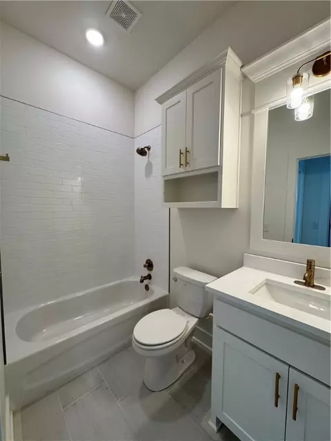 Bath - 304 Estella St, Lowell, AR 72745 photo 5 of 7