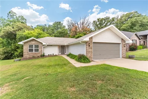 10 Charing Ln, Bella Vista, AR 72714