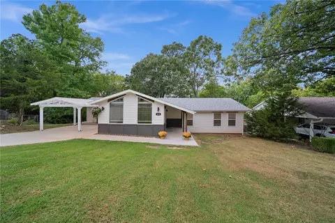 843 N Jackson Dr, Fayetteville, AR 72701
