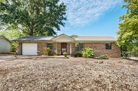 8 Cowgur Ln, Bella Vista, AR 72715
