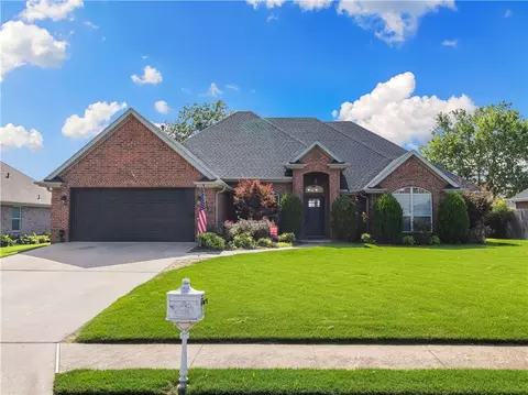 297 Briarhill Dr, Farmington, AR 72730