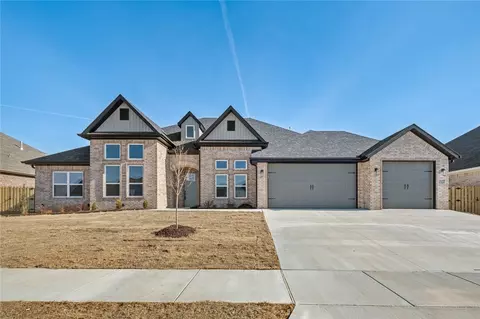 2104 Salmon St, Pea Ridge, AR 72751