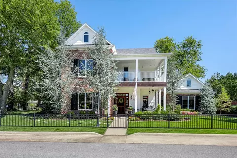 302 Huffman St, Bentonville, AR 72712