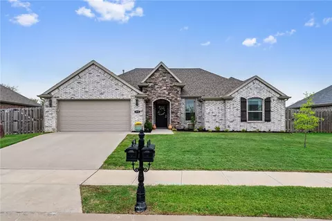 970 Lakeview Dr, Centerton, AR 72719