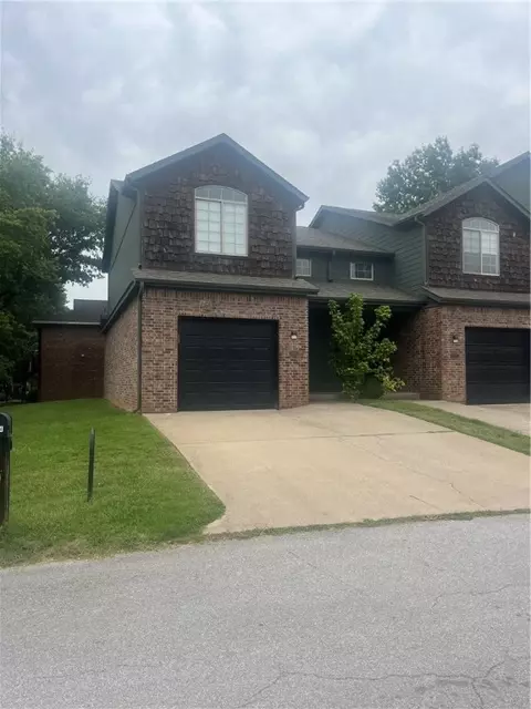 794 W Breeze Cv, Fayetteville, AR 72703