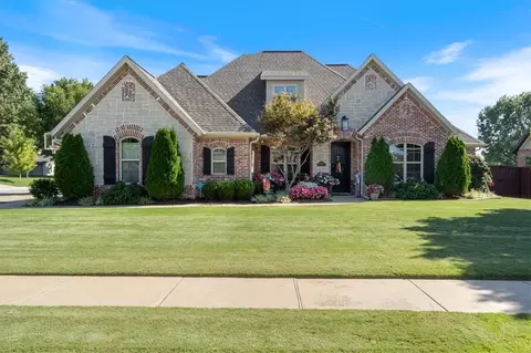 2800 W Langmead Dr, Rogers, AR 72758