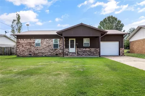 902 SE 12th St, Bentonville, AR 72712