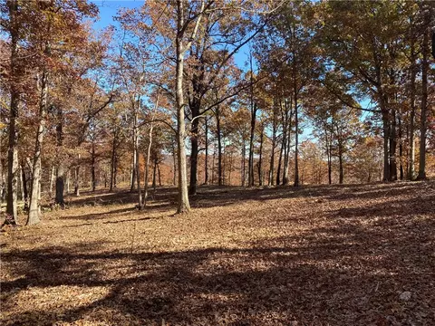 8 Th Ave, Gravette, AR 72736