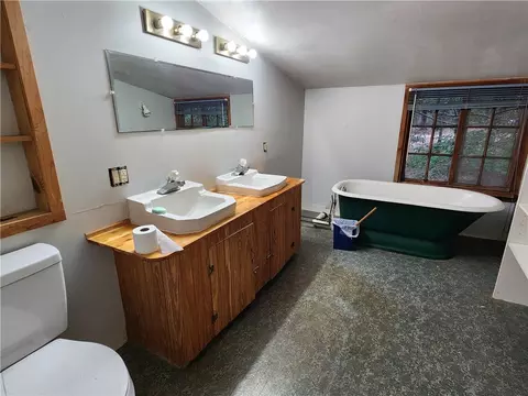 Bath - 14150 Low Gap Rd, West Fork, AR 72774 photo 3 of 4