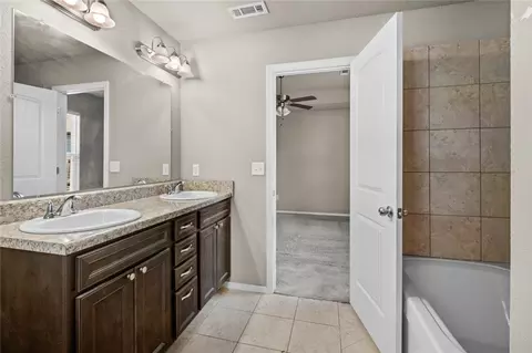 Bath - 790 Morningside Dr, Centerton, AR 72719 photo 3 of 4