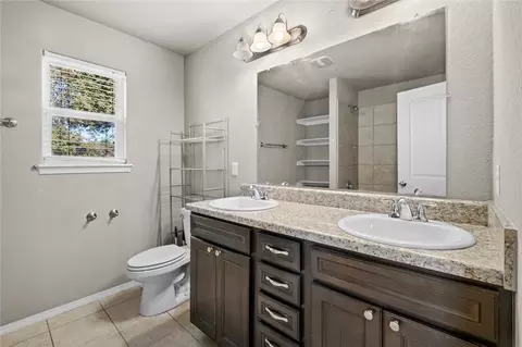 Bath - 790 Morningside Dr, Centerton, AR 72719 photo 2 of 4