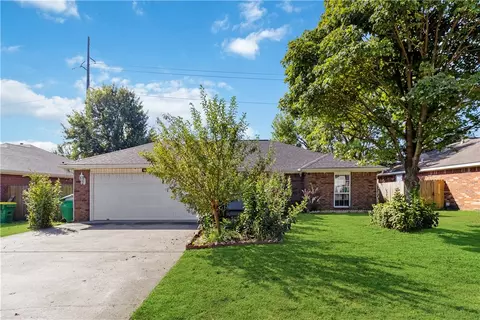 709 Ponderosa St, Centerton, AR 72719