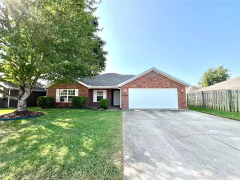 3909 SW Surrey Ave, Bentonville, AR 72712