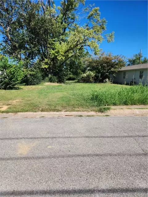 417 S Cleveland St, Springdale, AR 72764